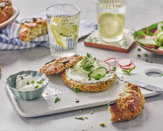 Low-Carb-Brötchen mit Kürbiskernen