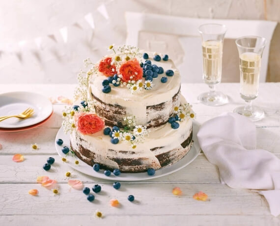 Naked Cake mit Heidelbeere