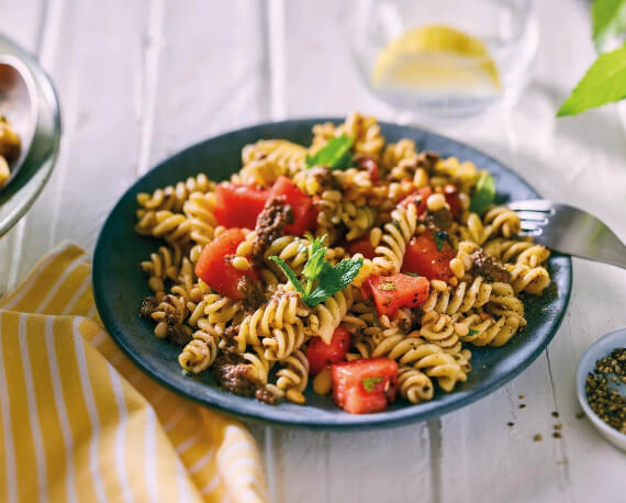 Veganer Nudelsalat mit Wassermelone