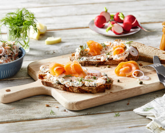 Brot mit Lachs-Aufstrich