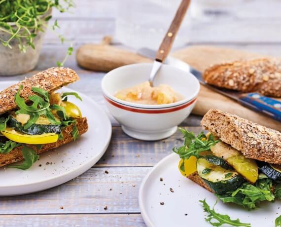 Steinofen-Sandwich mit geröstetem Gemüse