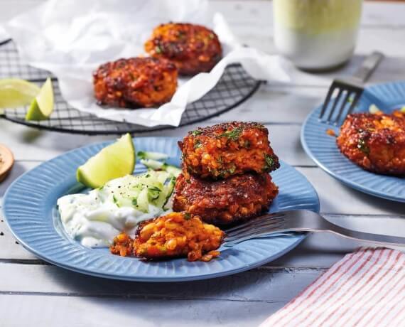 Curry-Linsen-Bratlinge mit Gurken-Raita