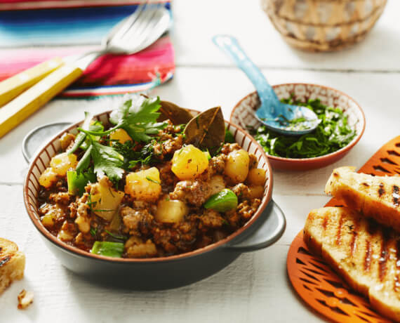 Chili Verde mit gebratenem Hackfleisch und Petersilie