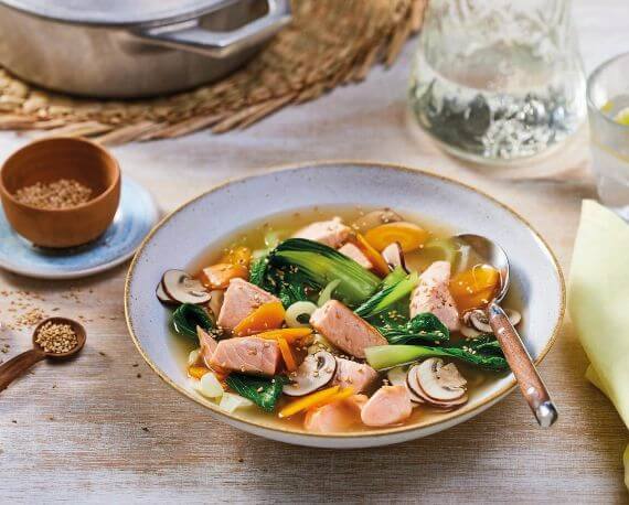 Misosuppe mit Lachs und Gemüse