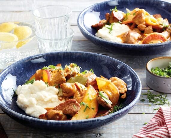 Schweinegeschnetzeltes mit Apfel und Blumenkohlpüree