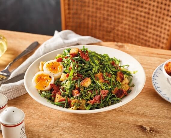 Französischer Salat à la Lyonnaise