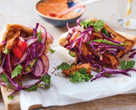 Döner mit mariniertem Schnitzel und Rotkohl