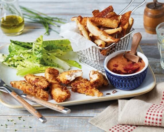 Backhendl mit Semmel-Pommes und Salat