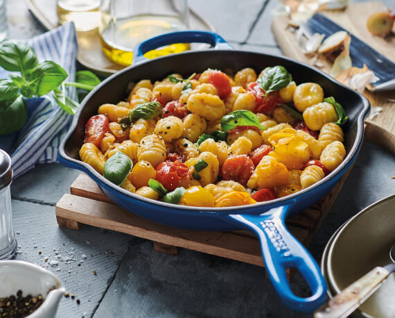 Schnelle Gnocchi mit geschmorten Tomaten