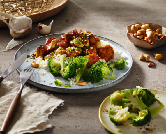 Tofu Teriyaki mit Reis und Cashews