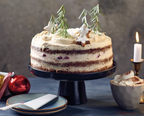 Naked Cake mit Glühweinkirschen und Zimt-Buttercreme