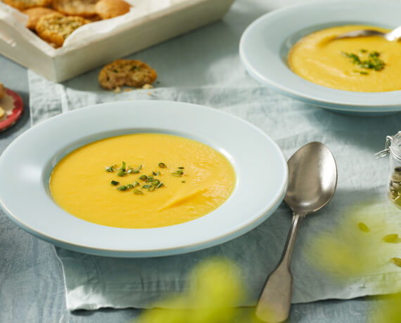 Vegane Kürbissuppe mit Kokosmilch und Ingwer