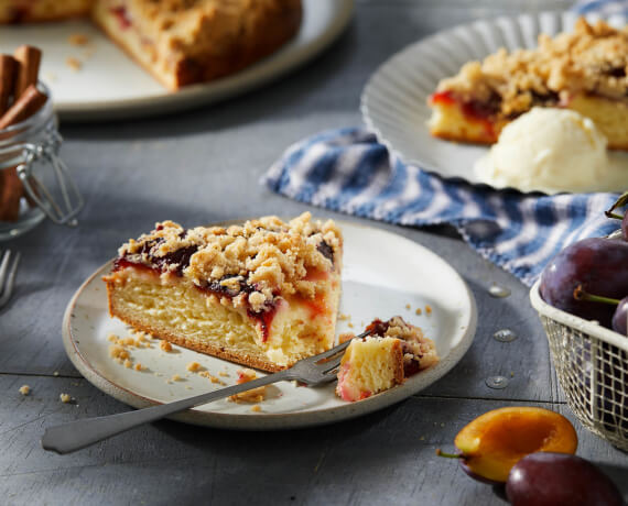 Klassischer Pflaumenkuchen mit Zimt