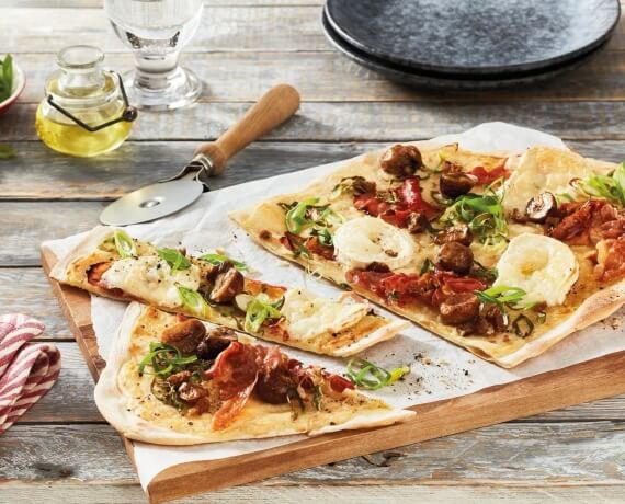 Flammkuchen mit Ziegenkäse und Maronen