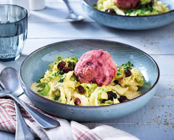 Rote-Bete-Knödel mit Rahmwirsing