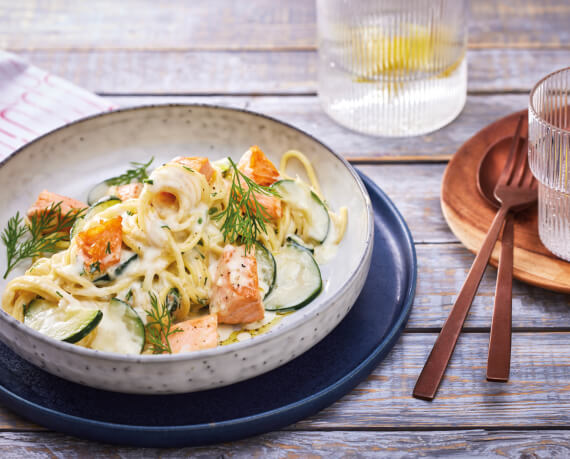 Spaghetti mit Lachs und Zucchini