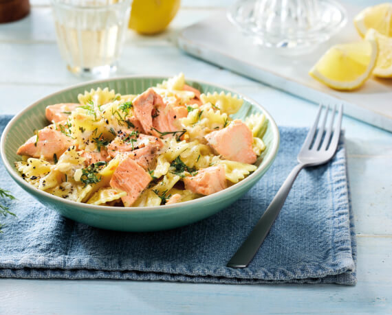 Schnelle Nudeln mit Lachs-Sahnesoße