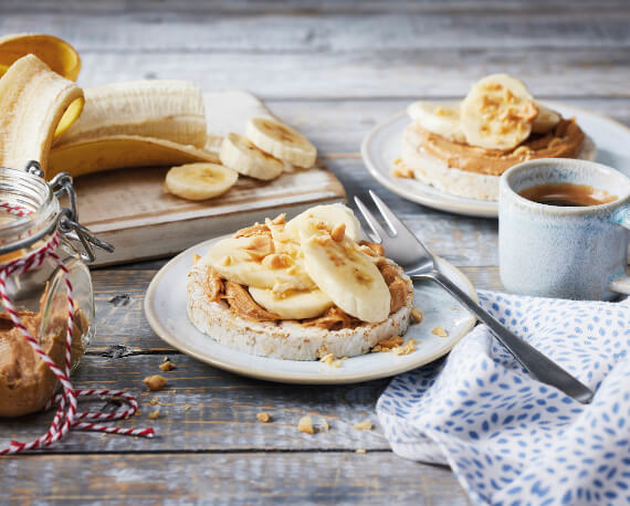 Reiswaffel mit Erdnussbutter