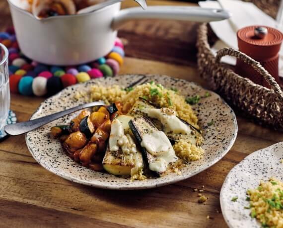 Gratinierte Zucchini mit Ratatouille und Couscous-Salat