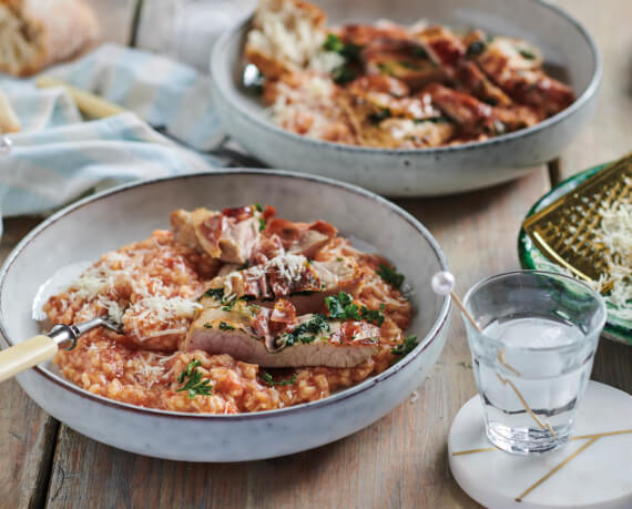 Saltimbocca mit Tomaten-Risotto und Parmesan