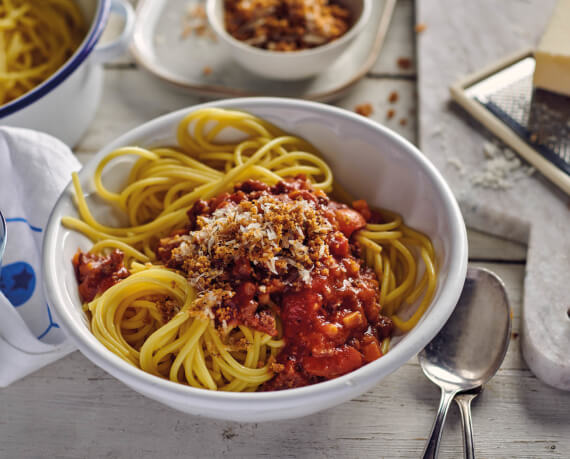 Spaghetti Bolognese alla Ragù mit knusprigem Parmesan-Topping
