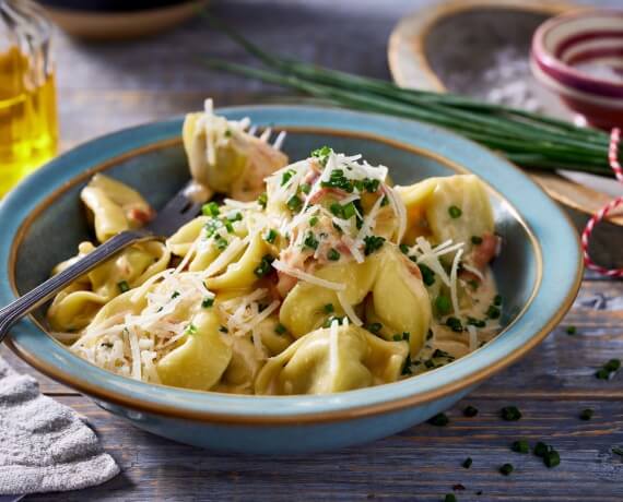 Tortelloni mit Schinken-Sahne-Sauce