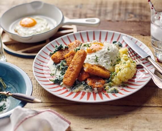 Fischstäbchen mit Kartoffelpüree und Rahmspinat