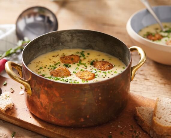 Cremige Kartoffelsuppe mit gebratenen Vemondo Frikadellen