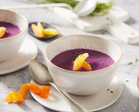 Rotkohl-Cremesuppe mit Orangenfilets