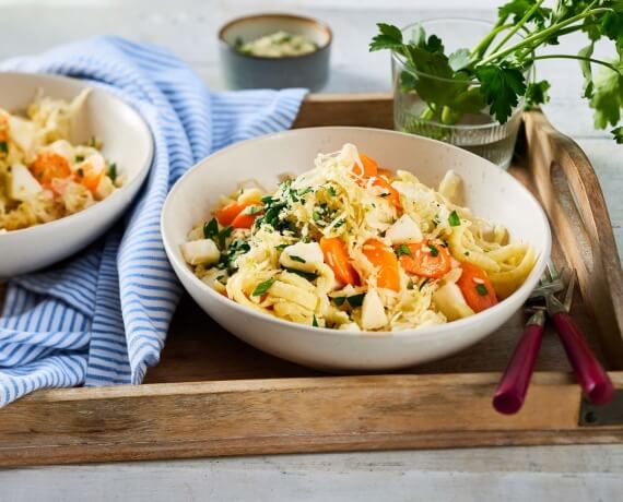 Spätzle mit Karotten und Birnen-Sauerkraut