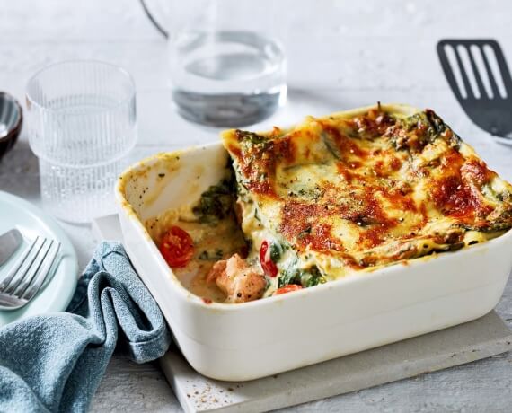 Spinat-Lachs-Lasagne mit Tomaten