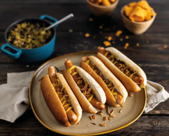 Selbstgemachte Hotdog-Brötchen mit Toppings