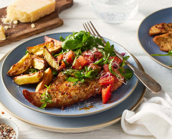 Peperoncinischnitzel mit mediterranem Röstkartoffelsalat und Rucola