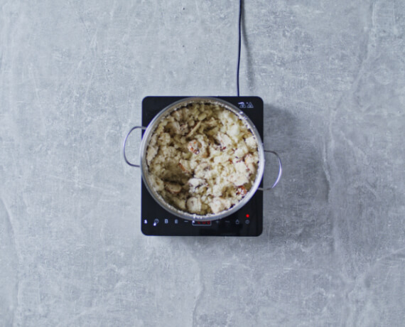 Dies ist Schritt Nr. 5 der Anleitung, wie man das Rezept Blumenkohl-Risotto mit Zitronen-Hähnchen zubereitet.