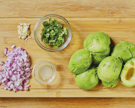 Dies ist Schritt Nr. 1 der Anleitung, wie man das Rezept Puking Pumpkin Nachos mit Guacamole zubereitet.