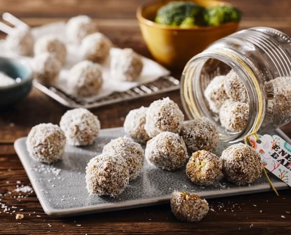 Energy-Balls mit Kokos und Brokkoli