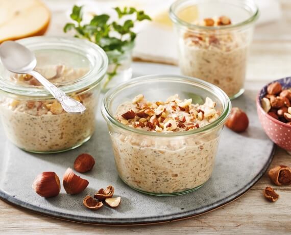 Overnight Oats mit Haselnüssen und Birne