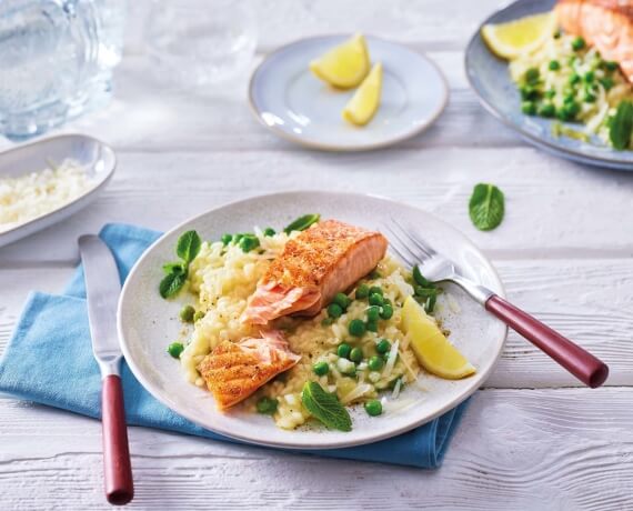 Erbsenrisotto mit Lachs