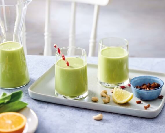 Apfel-Pak-Choi-Smoothie mit Cashewkernen