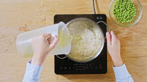 Dies ist Schritt Nr. 3 der Anleitung, wie man das Rezept Risi-Bisi & Prosciutto-Schinken zubereitet.