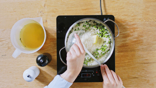 Dies ist Schritt Nr. 5 der Anleitung, wie man das Rezept Risi-Bisi & Prosciutto-Schinken zubereitet.