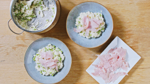 Dies ist Schritt Nr. 6 der Anleitung, wie man das Rezept Risi-Bisi & Prosciutto-Schinken zubereitet.