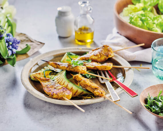 Hähnchenspieße mit gegrillter Zucchini