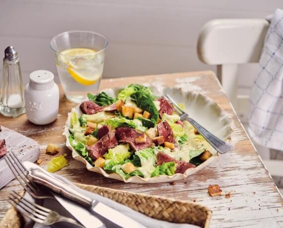 Caesar Salad mit Steakstreifen