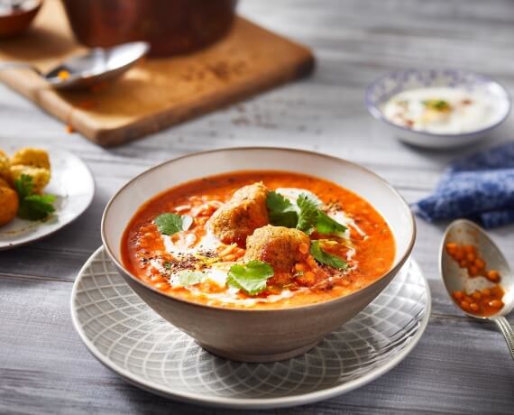 Falafel in orientalischer Linsensuppe