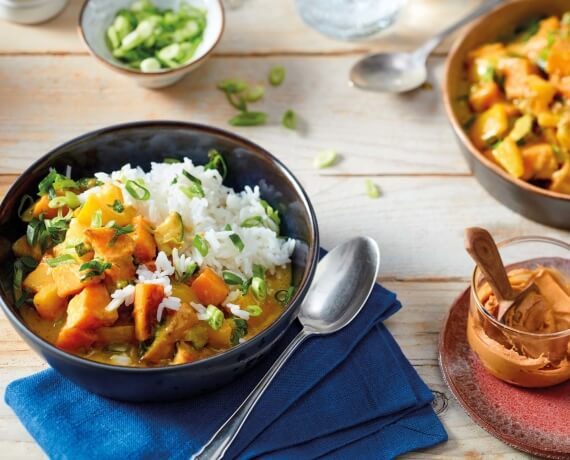 Süßkartoffel-Erdnuss-Curry mit Reis