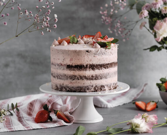 Erdbeer-Torte mit weißer Schokolade