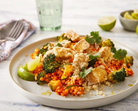 Linsendal mit Brokkoli, Tofu-Bites und Quinoa