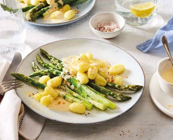 Gnocchi mit grünem Spargel in Orangen-Sahne-Sauce