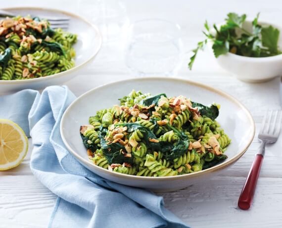 Fusilli in grüner Spinat-Petersilien-Sauce